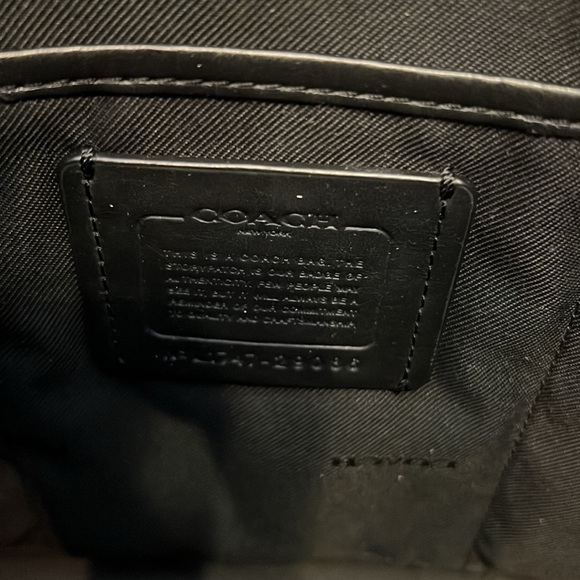 Coach vintage large leather purse with clasp. Comes with dust bag. - Picture 7 of 13